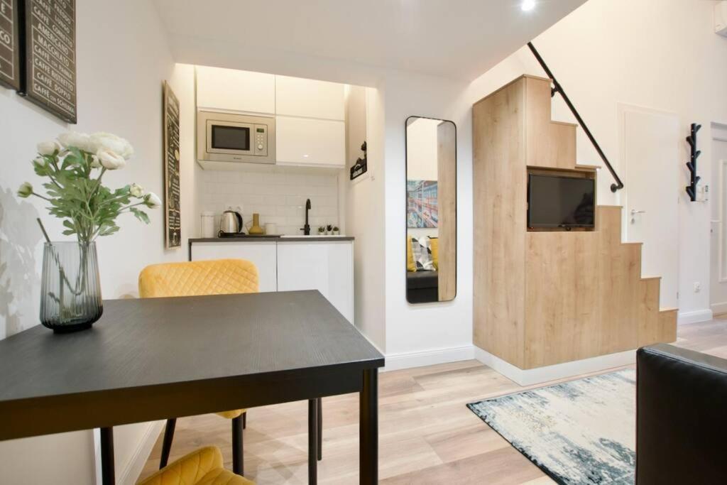 Premium By Hi5- Brody Street * Budapeste