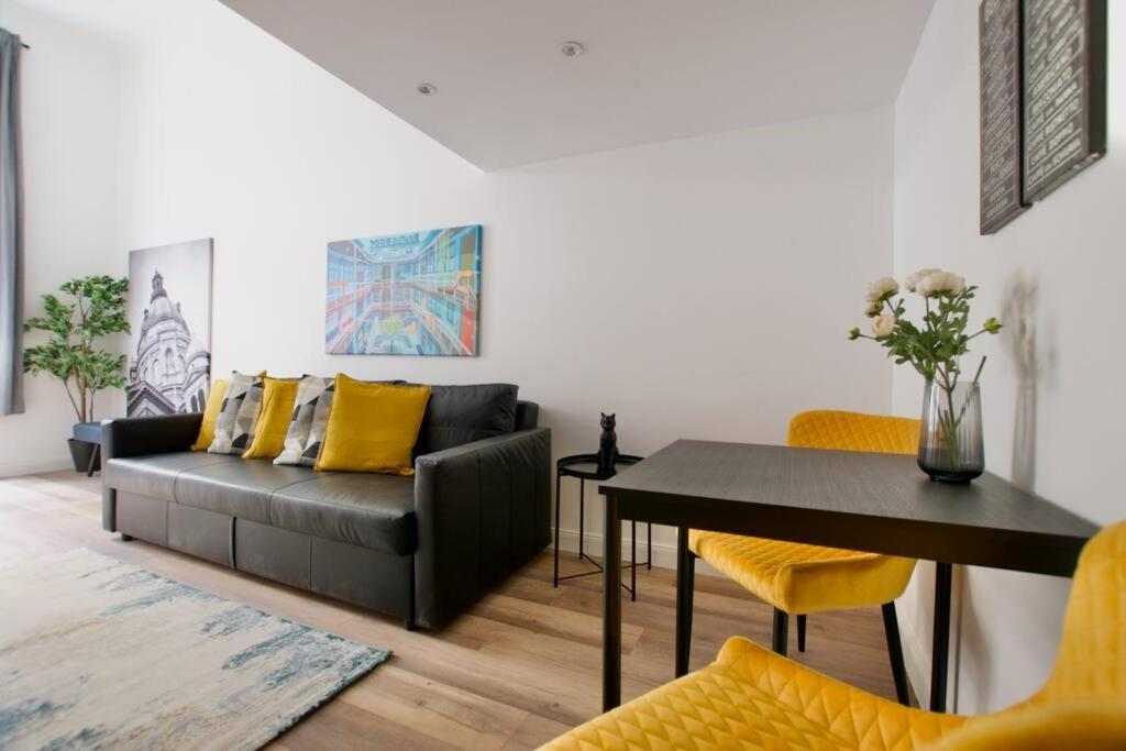 Premium By Hi5- Brody Street * Budapeste